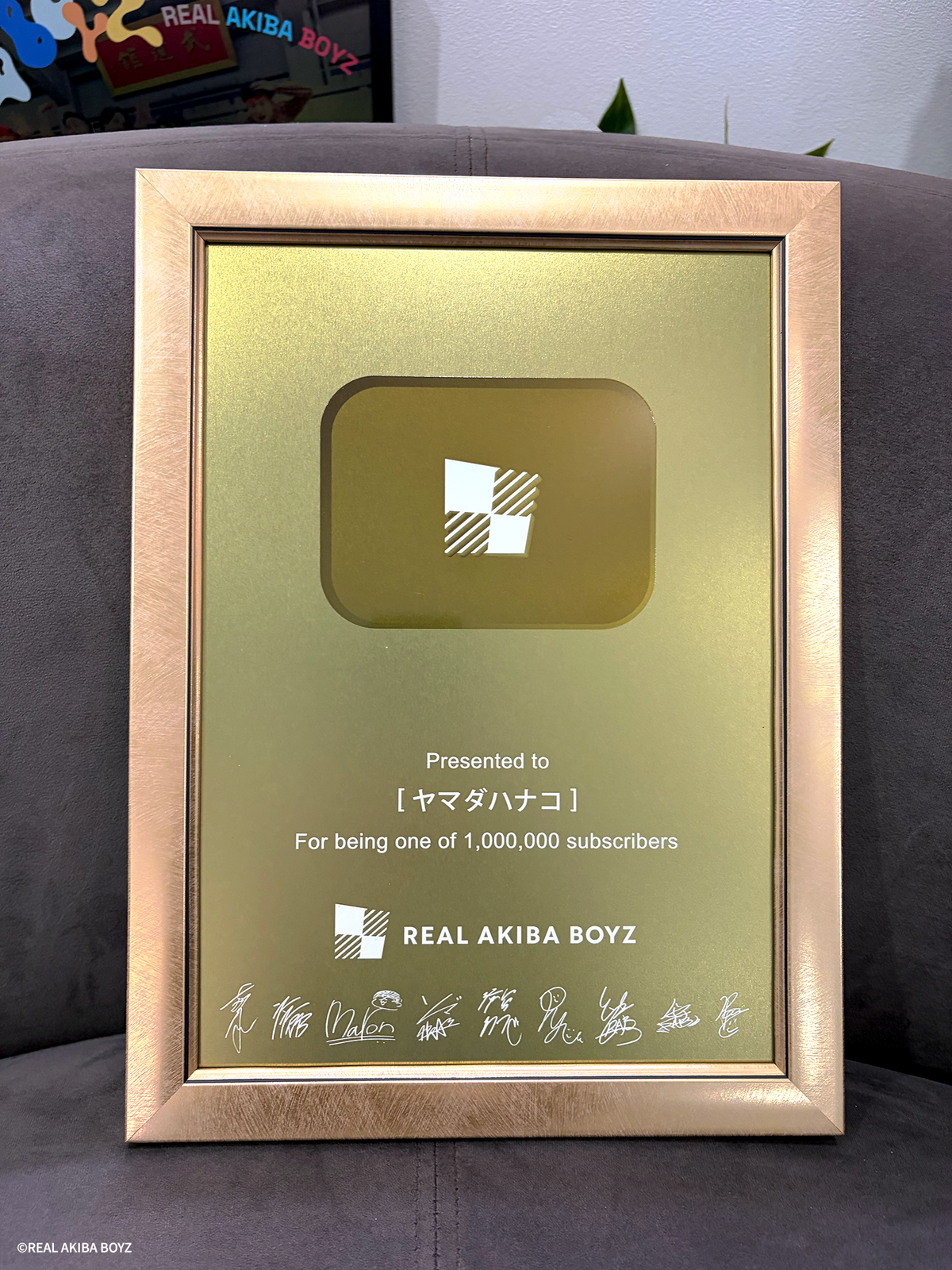 【受注生産】REAL AKIBA BOYZチャンネル登録者数100万人記念！メモリアルメタルポスター